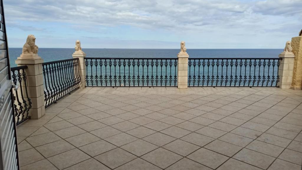 Faro Cullera primera Linea Playa del Dosel, Faro de Cullera