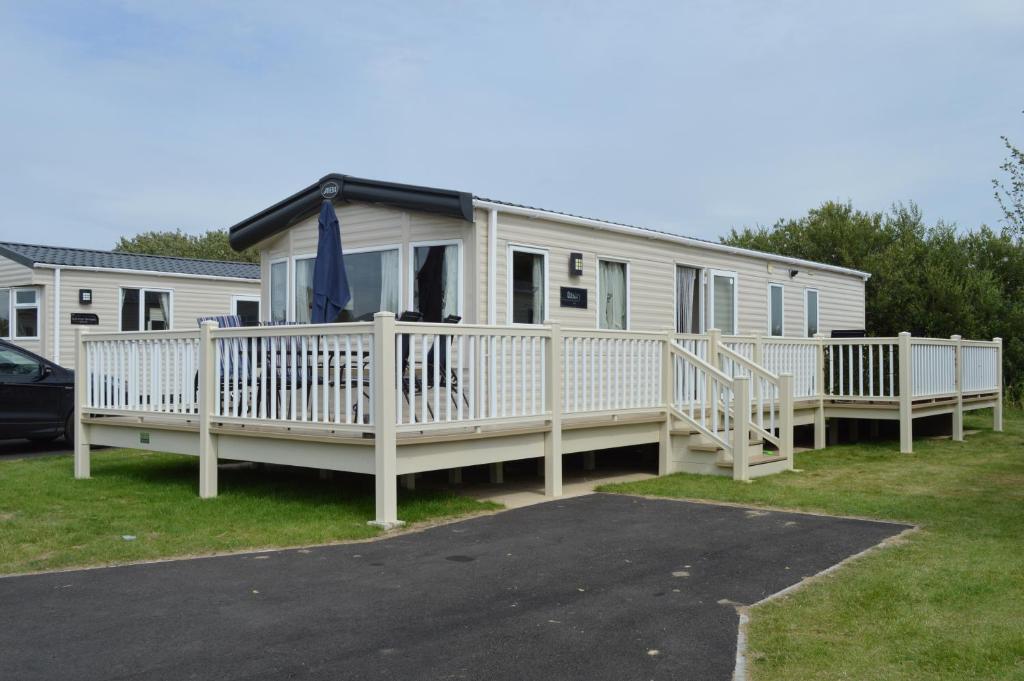 Luxury Hot Tub Caravan, Tattershall Lakes photo 7