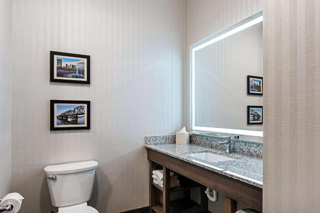 Comfort Suites Grove City - Columbus South photo