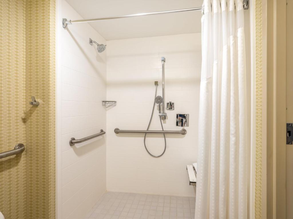 Holiday Inn Greensboro Coliseum photo