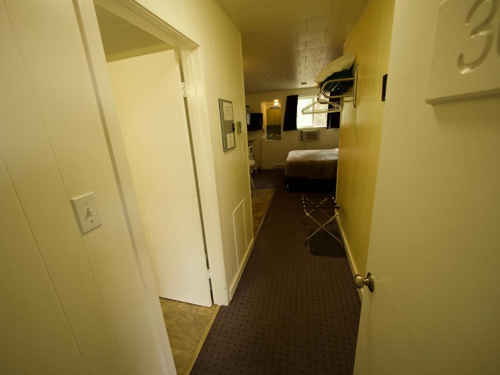 Creston Valley Motel photo