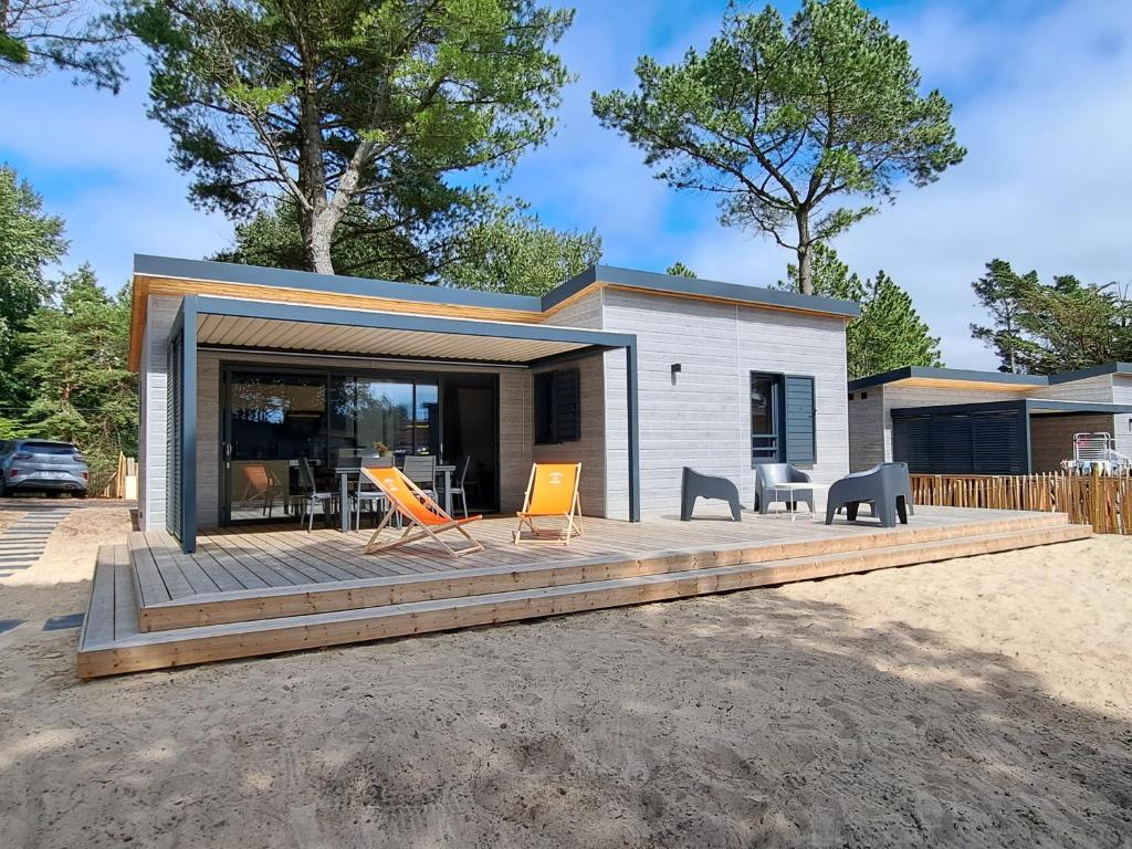 Chalet standing, 6 couchages, piscine chauffée, terrasse privée, proche plage et commerces - FR-1-361-520, Jullouville-les-Pins
