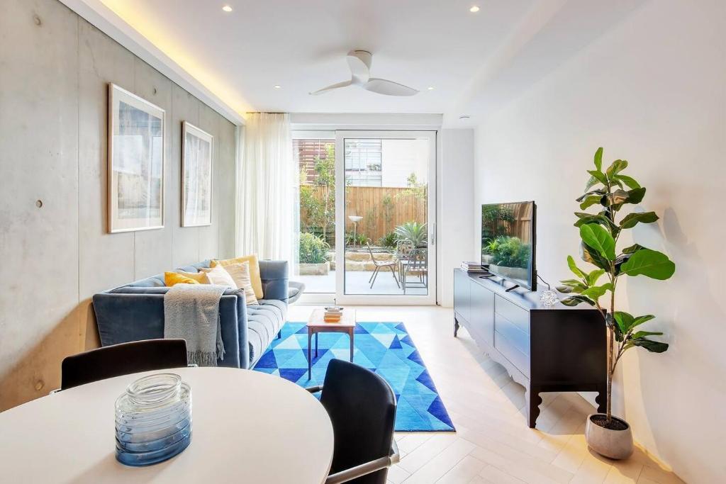 'The Fern' Split-level Oasis with Lush Courtyard, Sydney