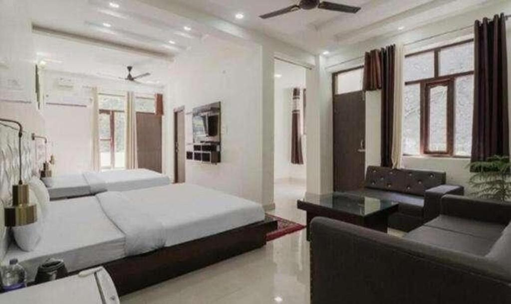 FabHotel Jungle Resort photo