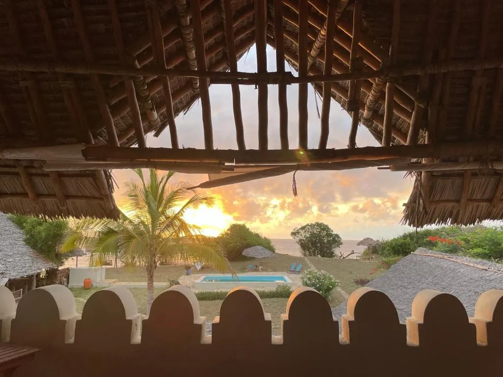 Pangani Cliffs Lodge，位于Pangani的酒店