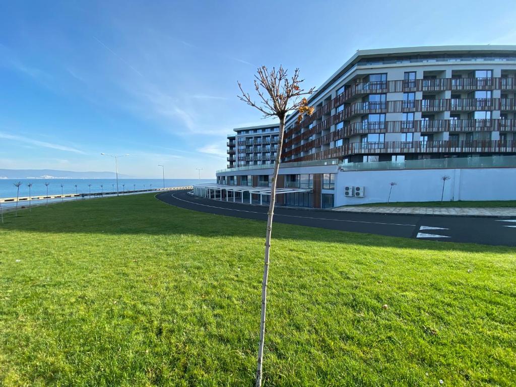 PARADISO 'В' 111 Large Apartment Nessebar, Nesebar