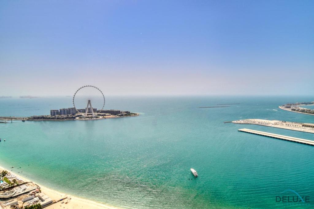 Picturesque 3BR with Assistant Room at The One JBR by Deluxe Holiday Homes, Dubaï