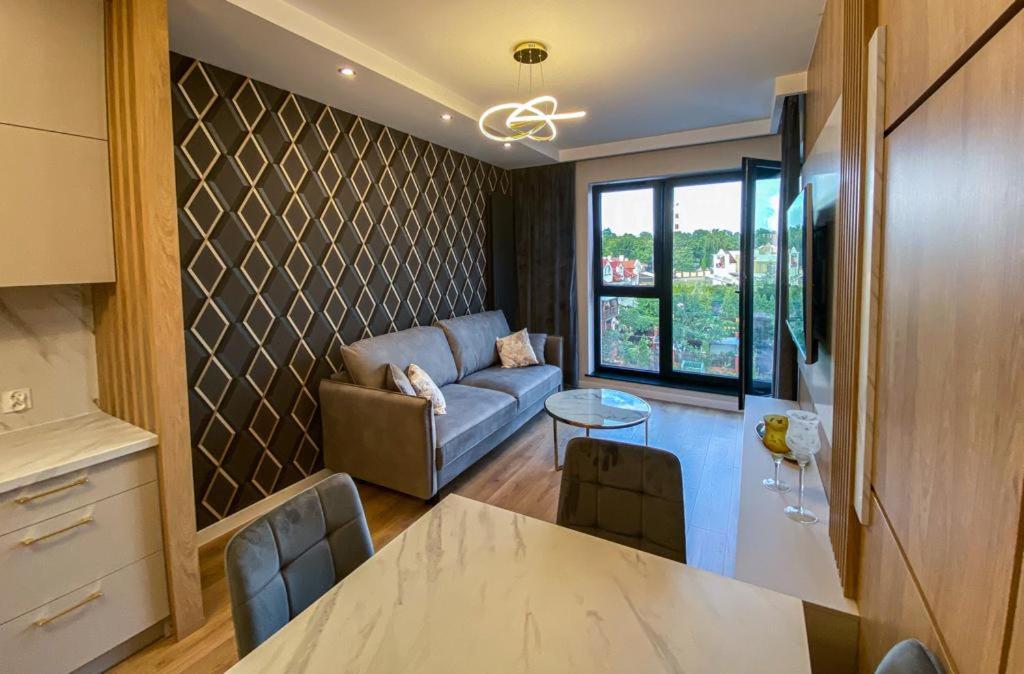2. apartame..