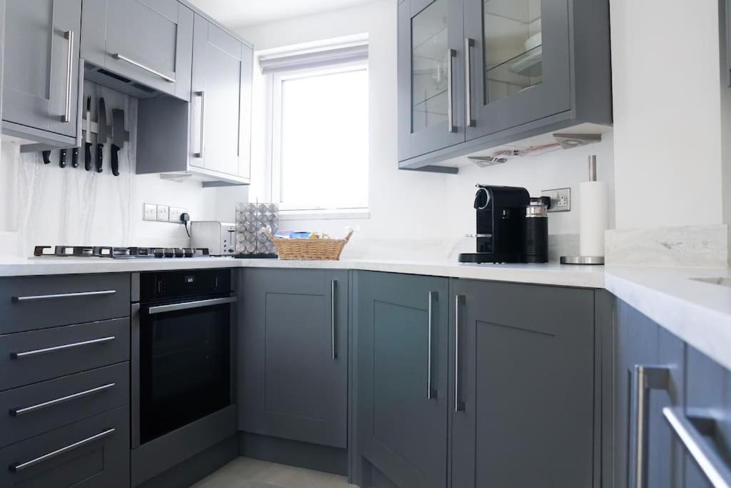 Modern Brighton Marina Flat with Harbour Views & Parking photo 5