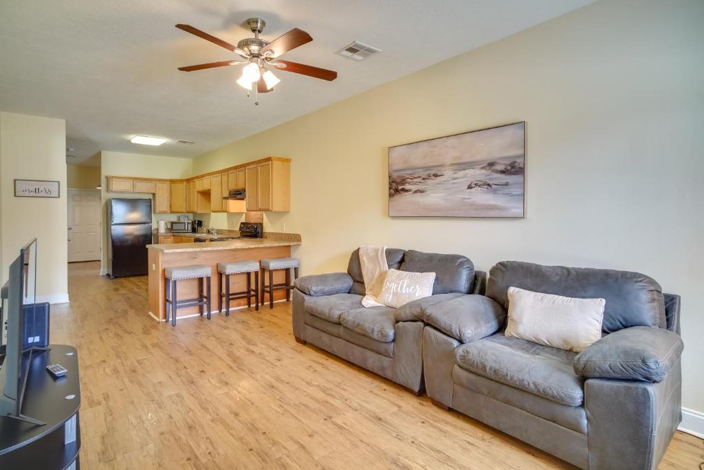 Lake Charles Vacation Rental about 3 Mi to Downtown!