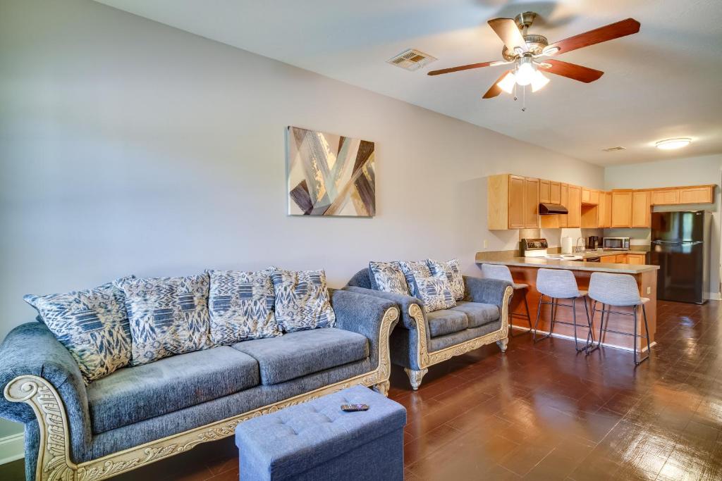 Charming Lake Charles Retreat with Charcoal Grill!