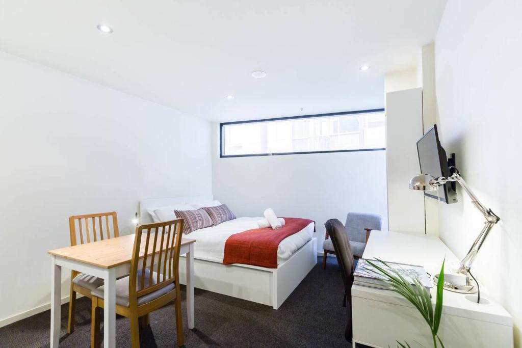 Simple on Swanston - A Central Student Accom Studio, Melbourne