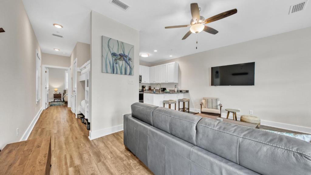 Hidden Lake Condos 113 - Short walk to the beach along Scenic Hwy 30A in Santa Rosa Beach, Santa Rosa Beach