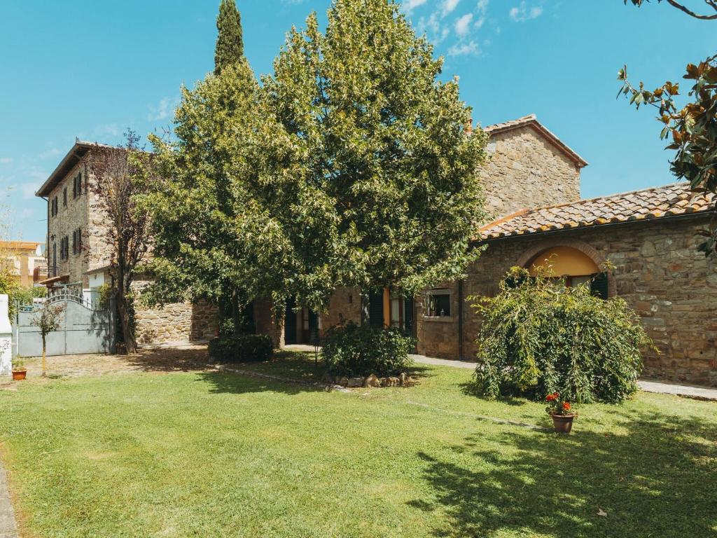 Rustic Farmhouse in Cortona with Swimming Pool