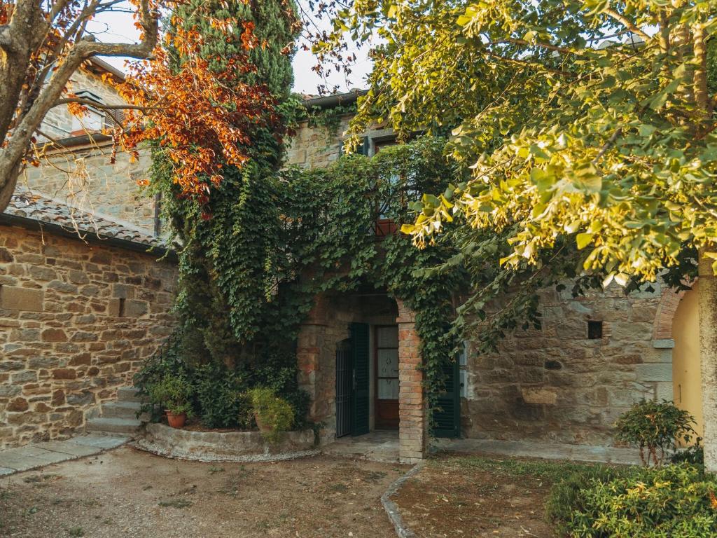 Rustic Farmhouse in Cortona with Swimming Pool