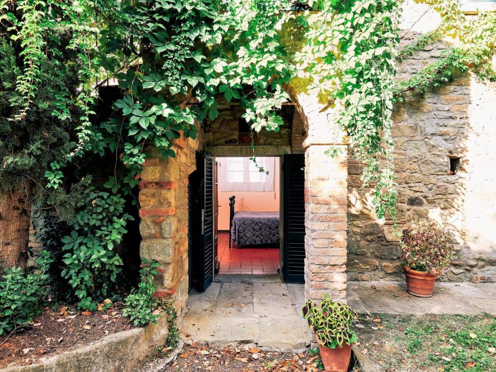 Rustic Farmhouse in Cortona with Swimming Pool