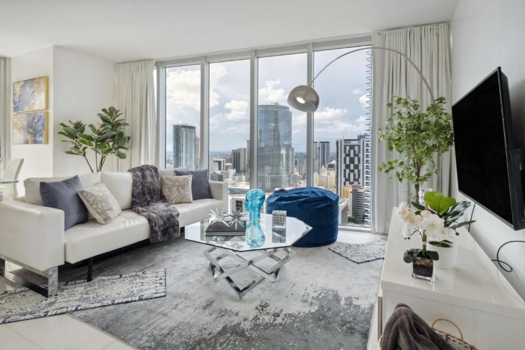 LUX 2B-2B at ICON - Water View & 5-Star Amenities, Miami