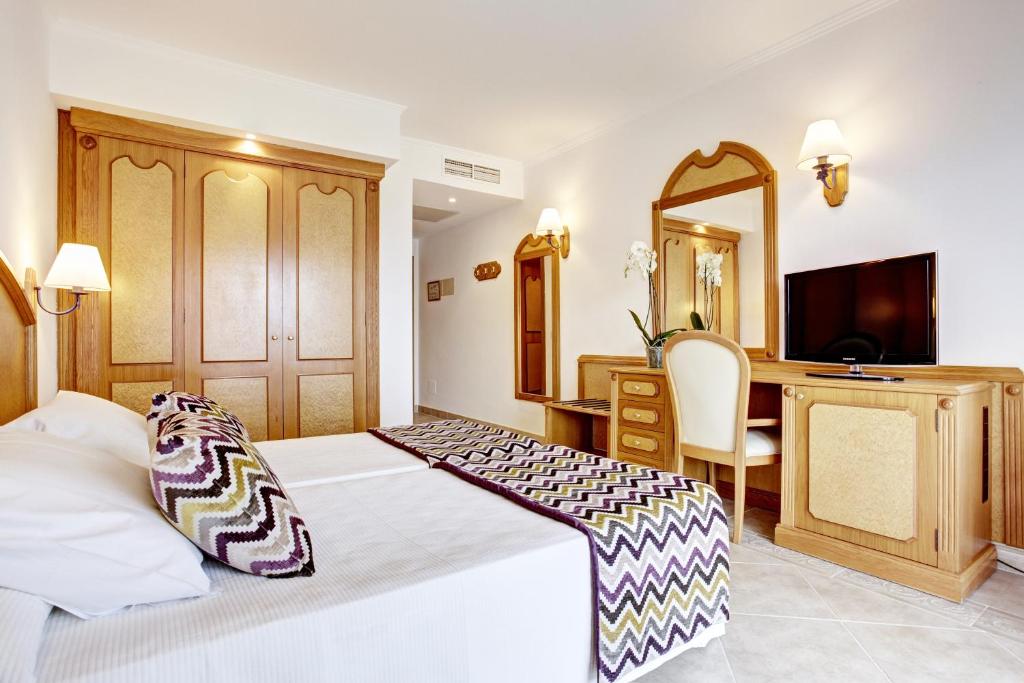 Grupotel Santa Eularia & Spa - Adults Only photo