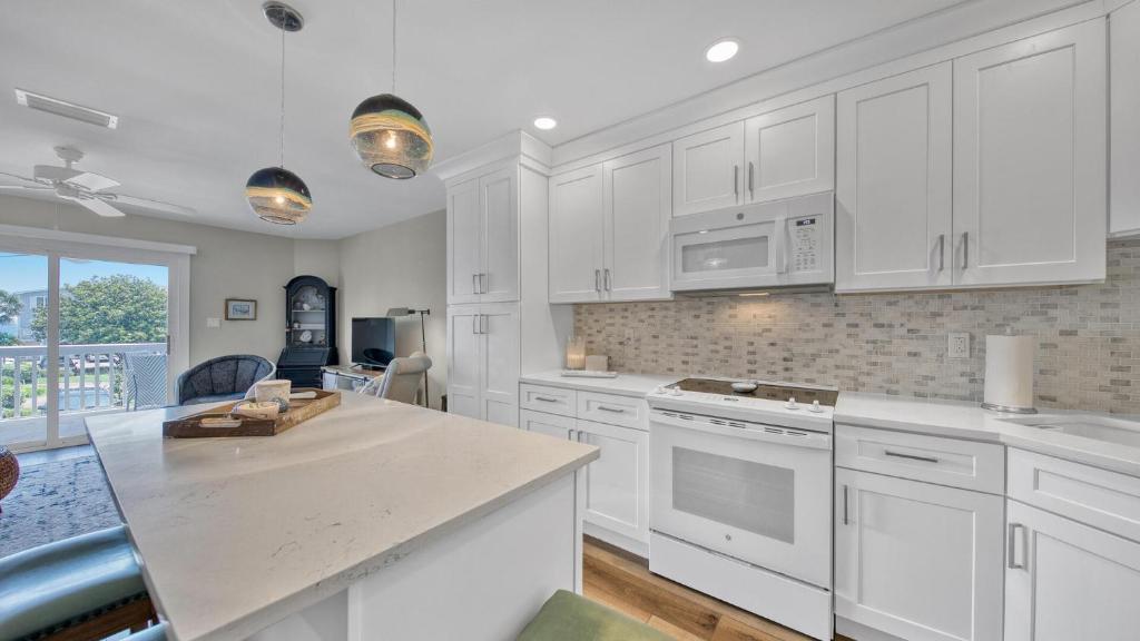 Seahaunts 6A - Steps to the beach updated in 2022 south side of 30A, Santa Rosa Beach