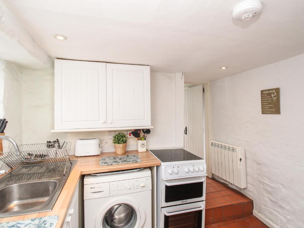 Dormouse Cottage, Burton Bradstock photo 8