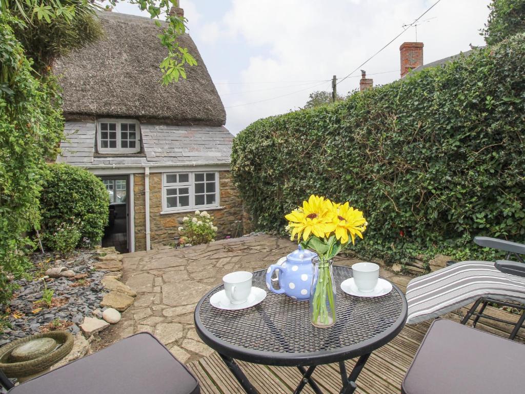 Dormouse Cottage, Burton Bradstock photo 4