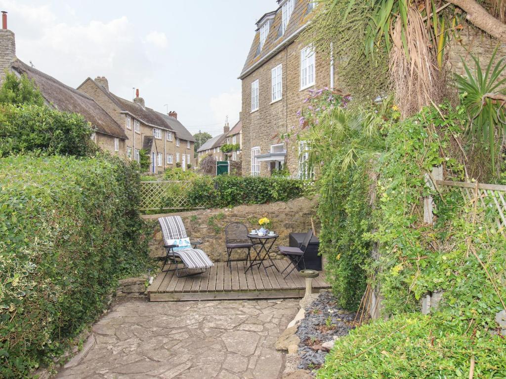 Dormouse Cottage, Burton Bradstock photo 7