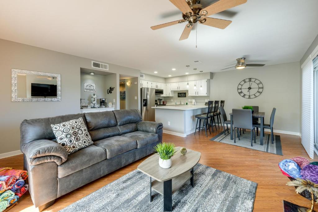 Patio and Pool Access Modern Oasis 5 Mi to ASU!, Scottsdale