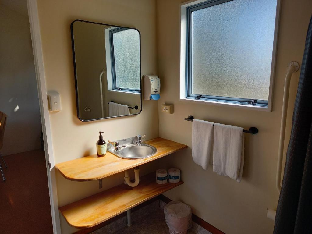 Raglan West Accommodation Units photo