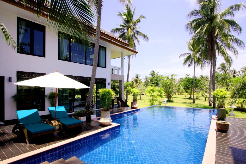 Swimming pool, Racha Island Resort in Phuket