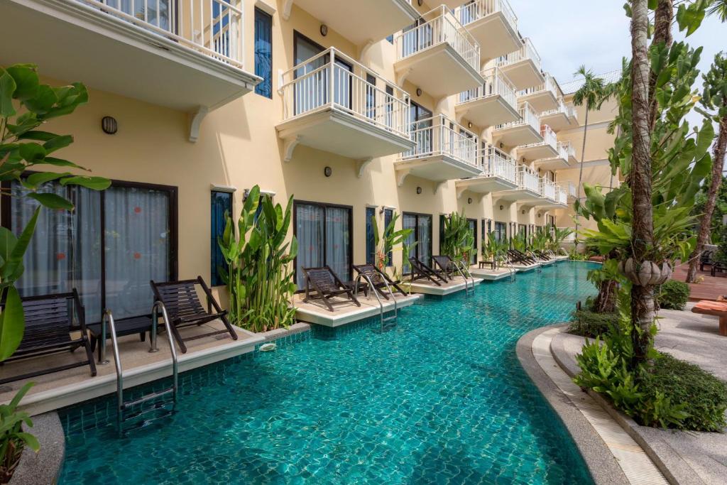 スイミングプール