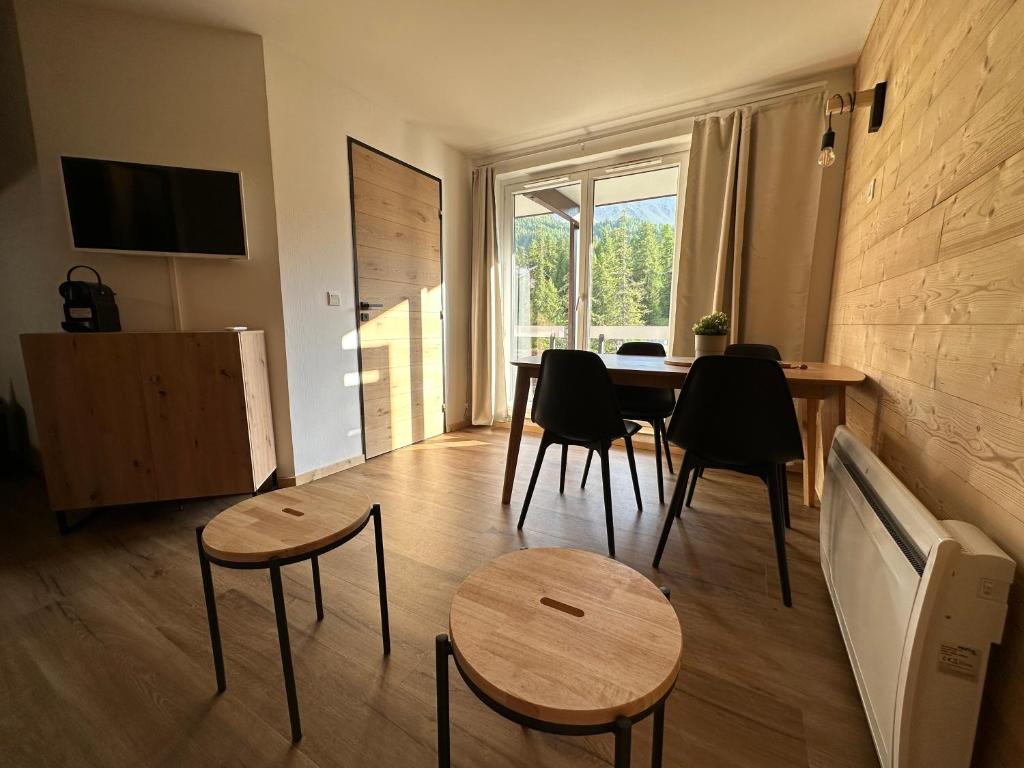 Appartement T2 6 personnes vue sur l’Eyssina - 2