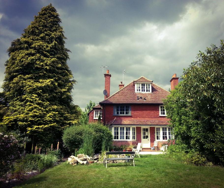Rosemead Guest House, Claygate