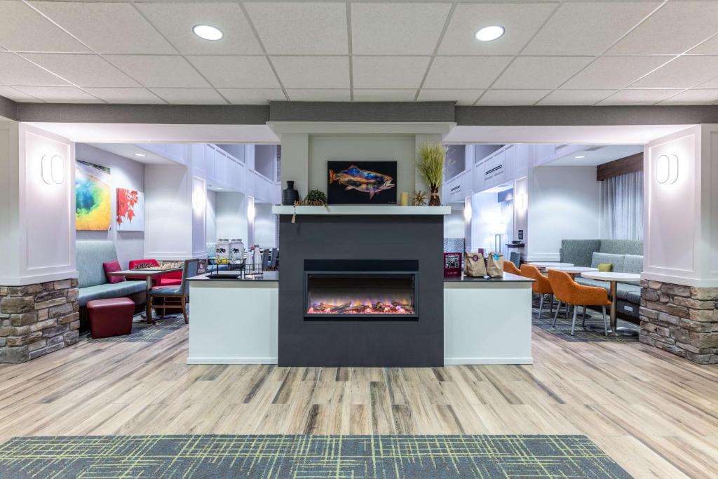 Hampton Inn & Suites Casper photo