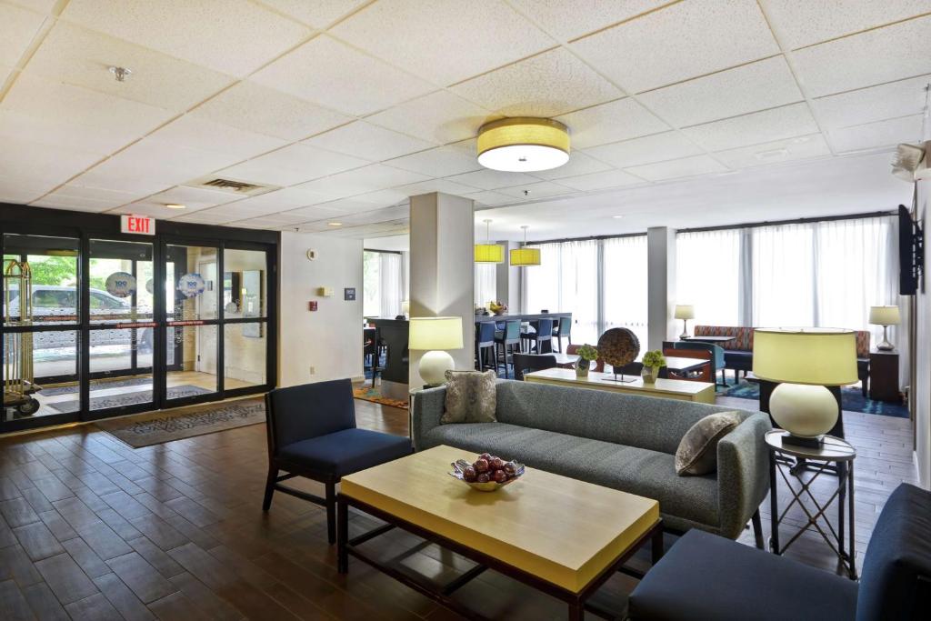 Hampton Inn Detroit/Madison Heights/South Troy photo