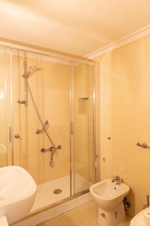 Strategic 2BR Apartment - 3