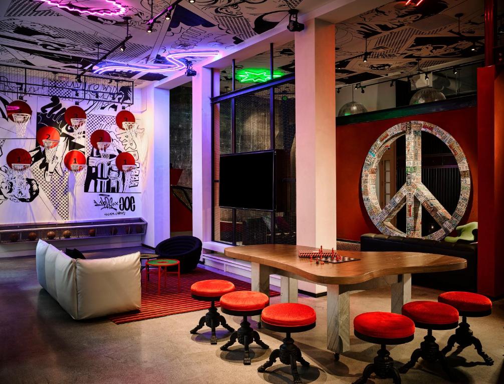 Shared lounge/TV area