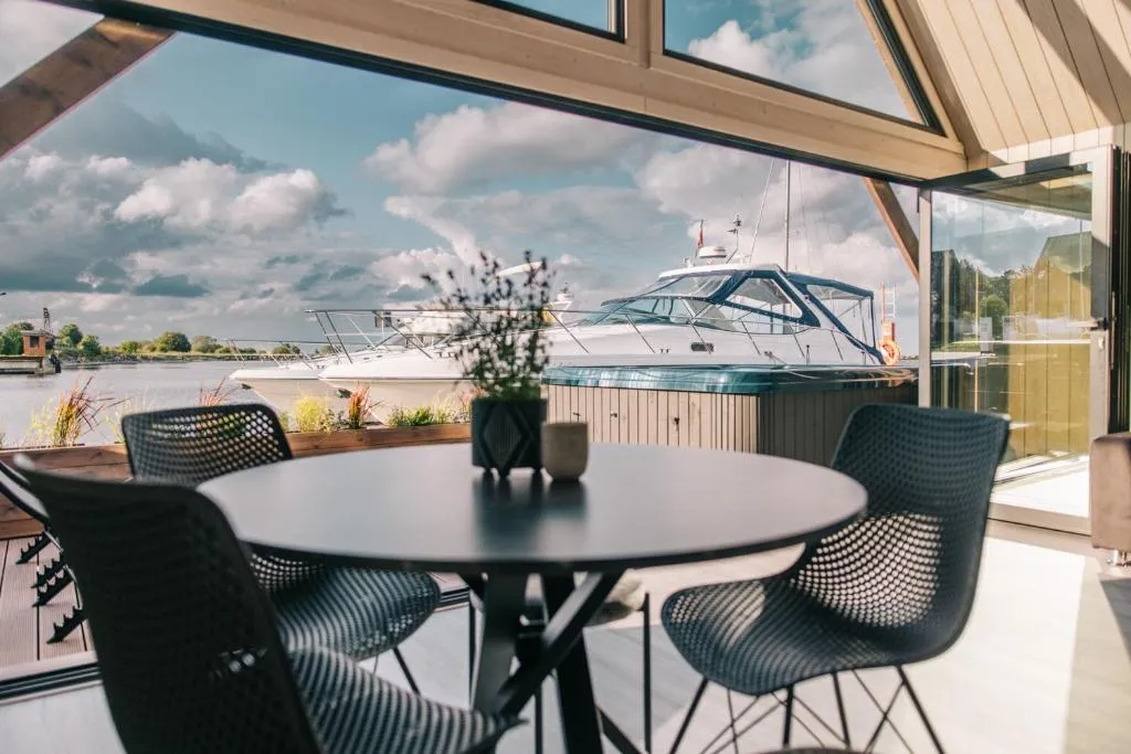 Ostas Mājas, hotel v destinaci Engure