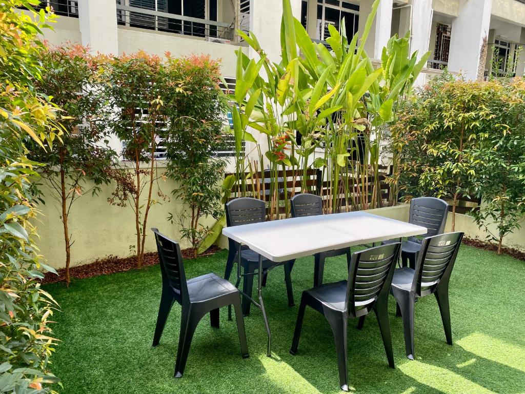 BNB Cozy Homestay @ Cyberjaya (Garden & 10pax) photo