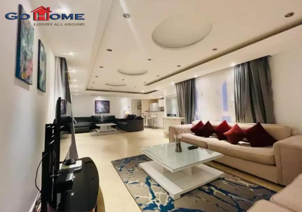 Pretty 4BR Penthouse MB7 with Private Heated Pool at New Marina, Hurghada