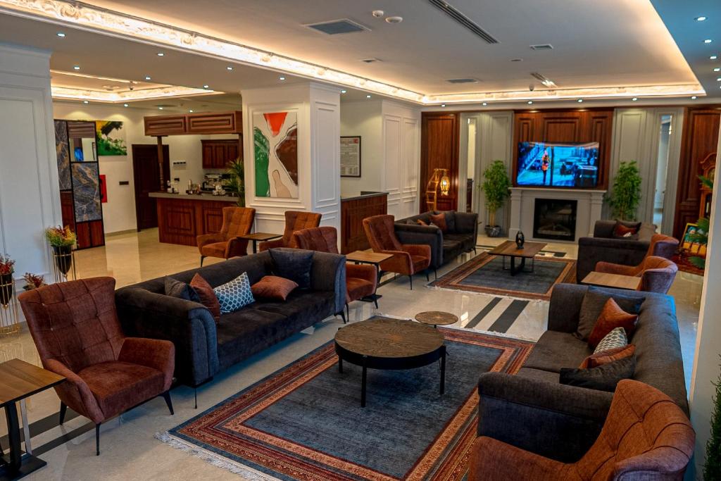 Shared lounge/TV area