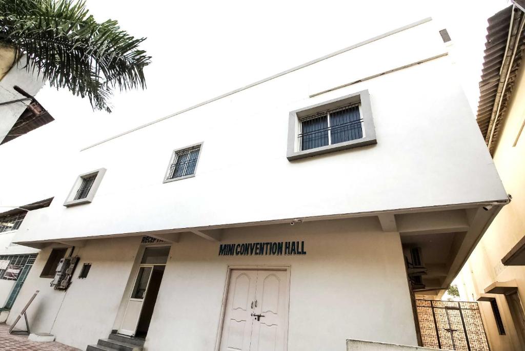 OYO Flagship Cosmopolitan Cultural Centre photo