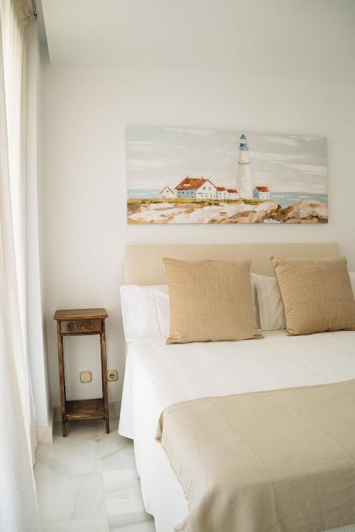 One&lux Marbella House - Bright Beachfront Duplex with Parking, Pool & Gym - 4