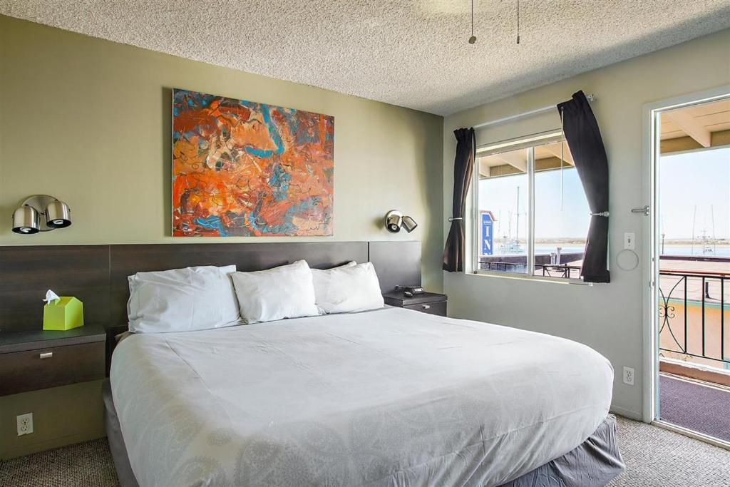 Bayfront Inn photo