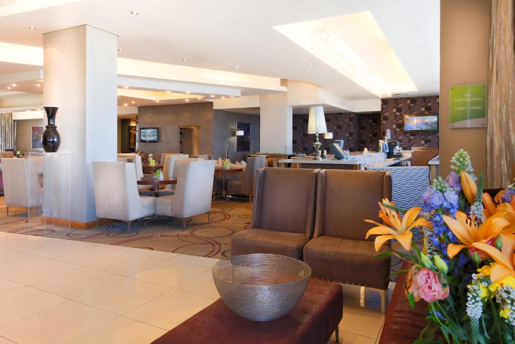 ホリデイ イン ヨハネスブルグ ローズバンク バイ IHG (Holiday Inn Johannesburg-Rosebank By IHG) ラウンジ