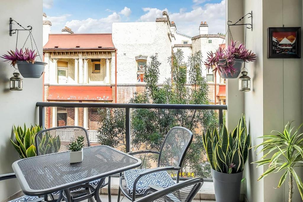 Charming Chippendale Escape with Rooftop Pool, Sydney