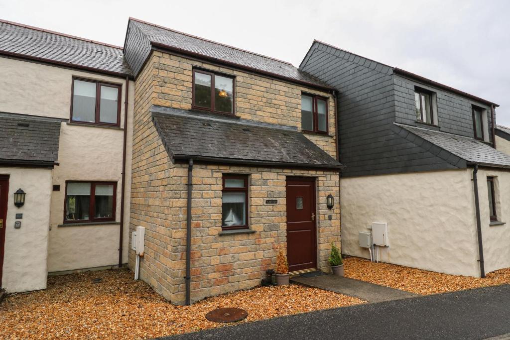 Albert's Den, Falmouth