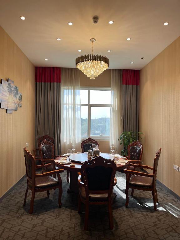 Restaurant, Peony Hotel in Dubai
