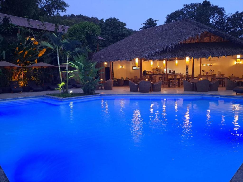 Swimming pool