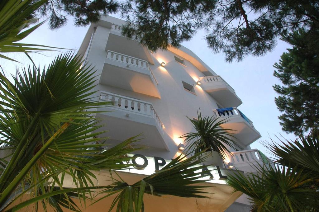 Hotel Tropical — Hotel building in Jesolo, Veneto