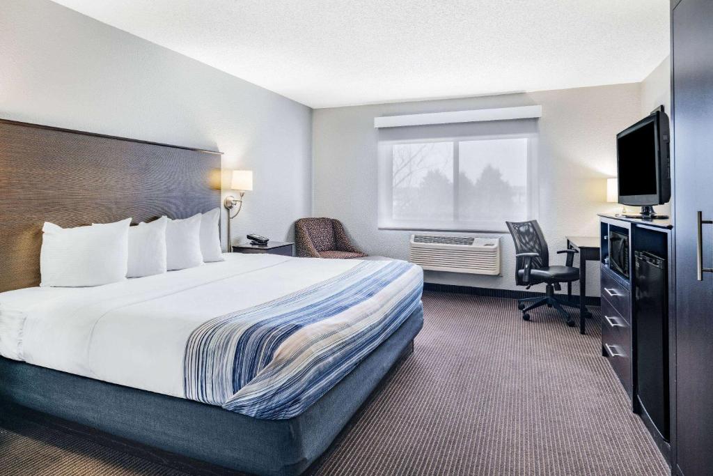 AmericInn by Wyndham Plover Stevens Point photo